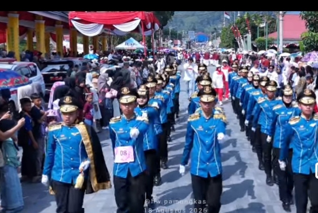 ​Barisan Indah SMPN 8 SNP Plus Memukau di Parade HUT RI ke-81 Kota Sungai Penuh