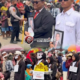 ​Aksi Teatrikal Anti-Korupsi Warnai Karnaval HUT ke-81 RI di Merauke, Pelajar Cosplay Prabowo – Gibran