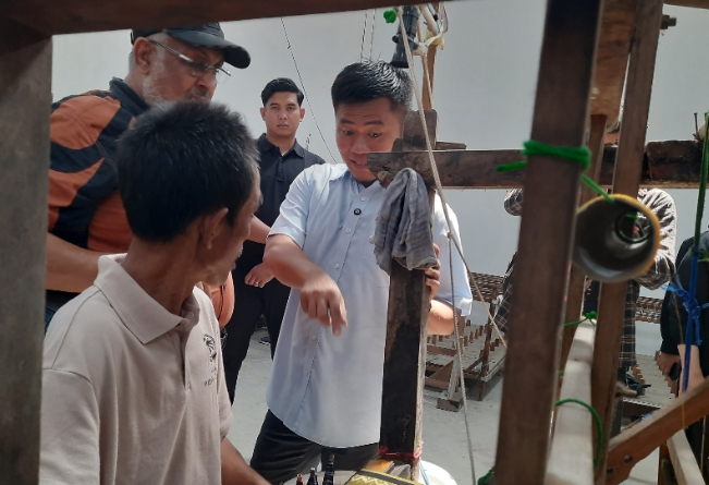 Sarung Goyor Tembus 12 Negara, Bupati Tegal Dorong Industri Kreatif Berbasis Ekonomi Kerakyatan