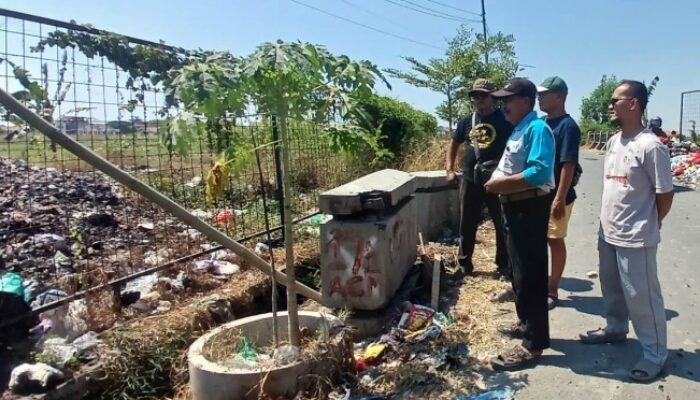Sampah Menggunung Tiga Tahun, Warga Sidakaton Patungan Bersihkan TPS3R hingga 48 Truk Dikerahkan