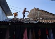 DETIK-DETIK MENCEKAM DI ADIWERNA! ATAP DAN DINDING RUMAH MENDADAK ROBOH, SATU KELUARGA TERLUKA