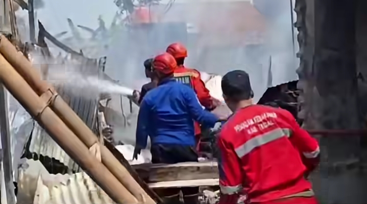 Dua Kebakaran Menghantam Kabupaten Tegal dalam Sehari, Aktivitas Pembakaran Diduga Jadi Pemicu