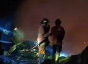 Kebakaran Hebat Melanda Tempat Penyulingan Minyak Daun Cengkeh di Wanatirta, Lima Kendaraan Ikut Terbakar