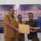 Bupati Toba Effendi dan Wakil Bupati Toba Audy O Sitorus Terima Nota Kesepakatan Rancangan Perubahan KUA dan Rancangan Perubahan Prioritas san Plafon Anggaran Sementara Tahun 2027 dari Wakil Ketua DPRD Toba Thomsom Manurung dan Henry Tambunan
