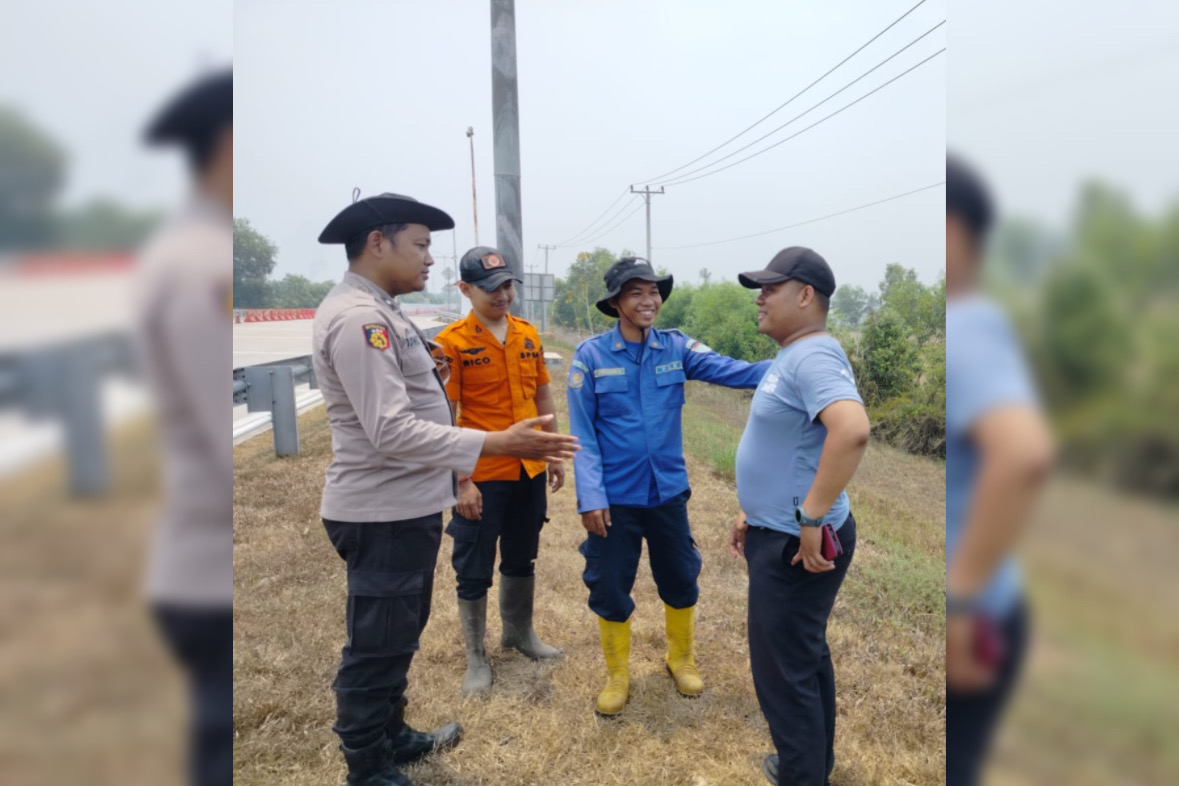 Antisipasi Karhutla di Kawasan Tol Palembang-Indralaya, Polsek Pemulutan Bersama Tiga Pilar Tingkatkan Patroli