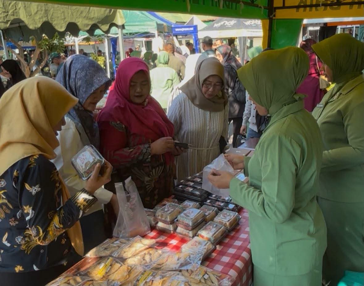23 Stand UMKM Ramaikan Bazar HUT TNI, Warga Ponorogo Berburu Sembako Murah