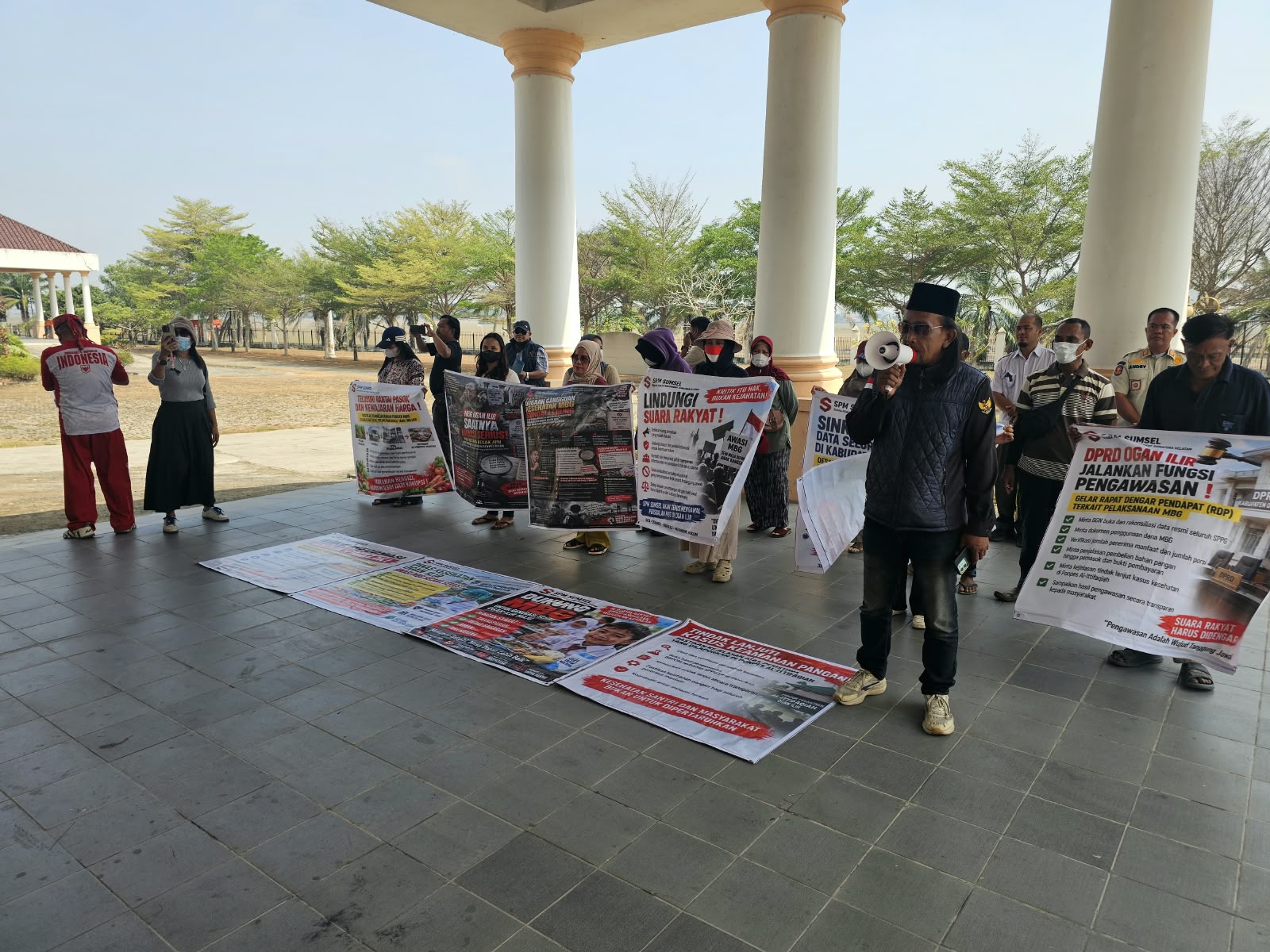 Tuntut Transparansi Program Makan Bergizi Gratis, SPM Sumsel Gelar Aksi di DPRD Ogan Ilir