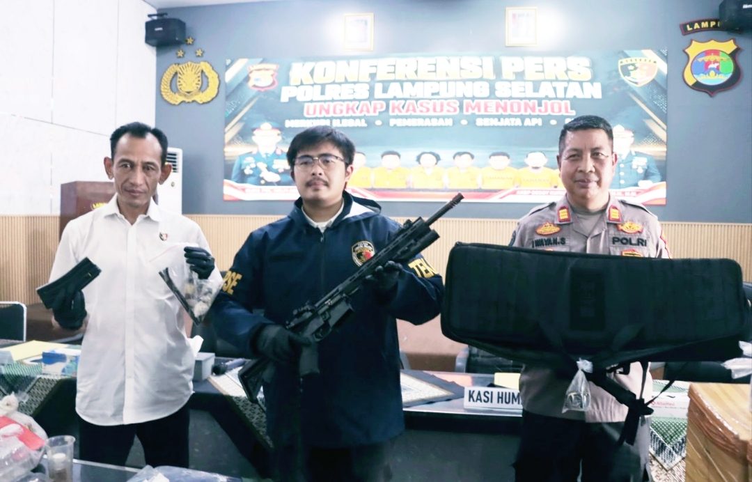 Penyelundupan Senjata Api AR-15 Terbongkar, Polres Lampung Selatan Amankan Tiga Orang